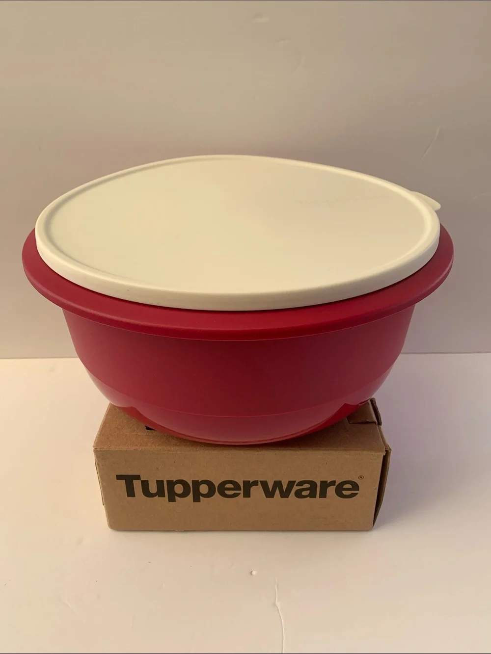 Tupperware Burgundy Bowl with Cream Lid 6 L (25 1/4 Cups)
